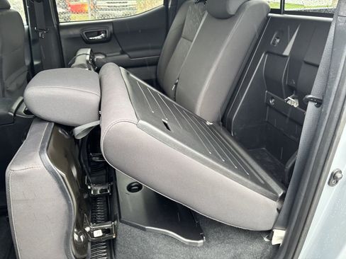 Used 2018 Toyota Tacoma TRD Sport w/ Technology Package image 28