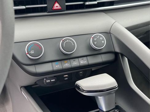 New 2026 Hyundai Elantra SE FWD image 29