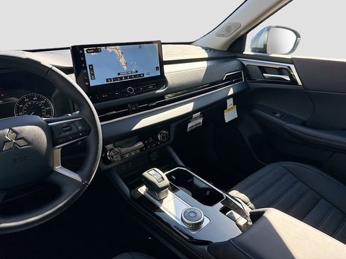 New 2026 Mitsubishi Outlander SE image 24