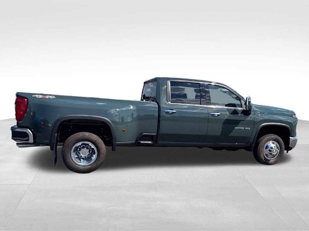 Used 2026 Chevrolet Silverado 3500 LTZ AWD/4WD image 6