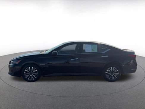 Used 2025 Nissan Altima 2.5 SV image 9