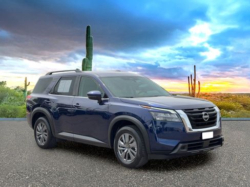 Used 2025 Nissan Pathfinder SV FWD image 7