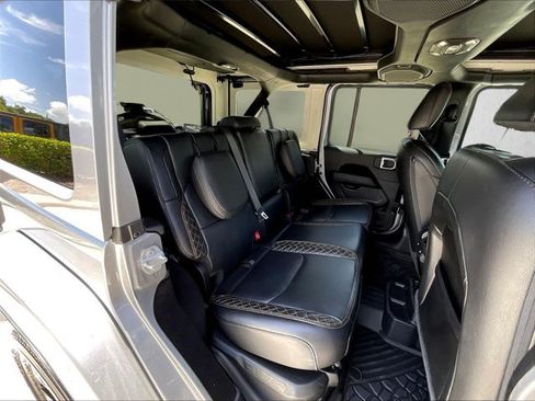 Used 2021 Jeep Wrangler Unlimited Sahara AWD/4WD image 28