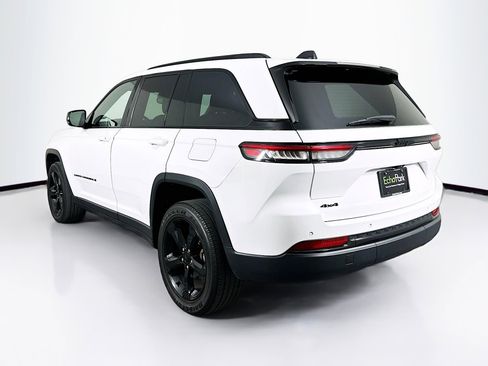 Used 2023 Jeep Grand Cherokee Altitude image 5