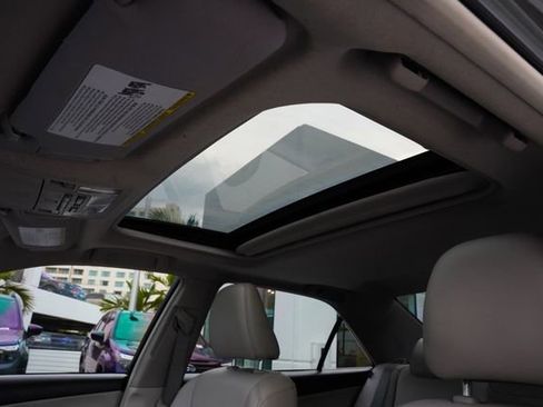 Used 2012 Toyota Camry XLE w/ Leather Pkg FWD image 6