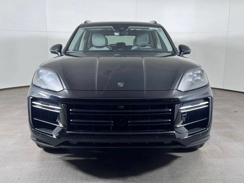 Certified 2025 Porsche Cayenne Turbo AWD/4WD image 10