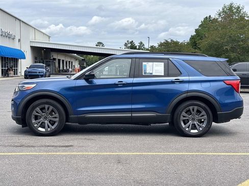 Used 2022 Ford Explorer XLT w/ Equipment Group 202A RWD image 2