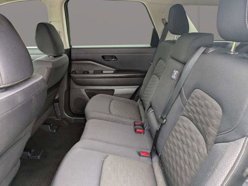 Used 2024 Nissan Pathfinder SV FWD image 13