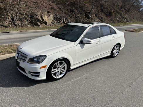 Used 2012 Mercedes-Benz C 300 4MATIC Sedan image 2