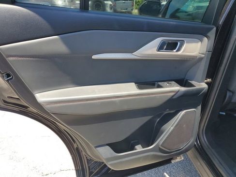 Used 2025 Ford Explorer Active RWD image 15