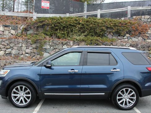 Used 2017 Ford Explorer Limited w/ Equipment Group 301A image 6