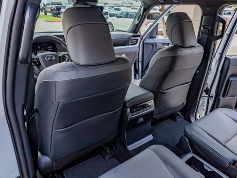 Used 2026 Lexus GX 550 w/ Cold Area Package image 33