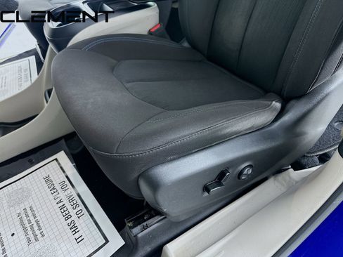Used 2021 Chrysler Pacifica Touring FWD image 24