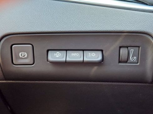 Used 2023 Buick Enclave Avenir w/ Avenir Technology Package FWD image 21
