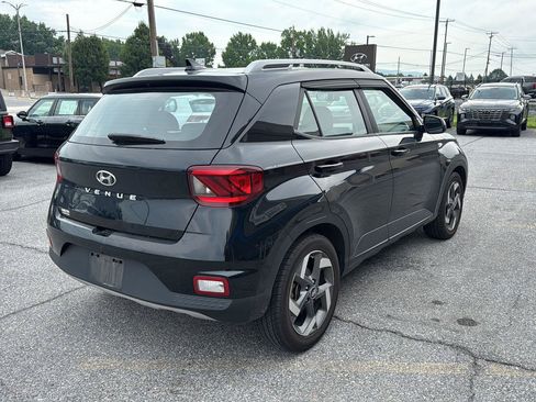 Used 2022 Hyundai Venue SEL FWD image 5