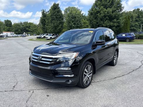 Used 2018 Honda Pilot Touring image 3
