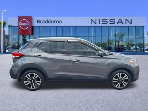 Used 2019 Nissan Kicks SV FWD image 4