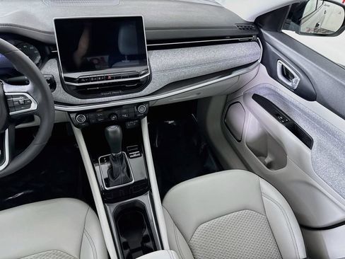 Used 2022 Jeep Compass Latitude FWD image 25