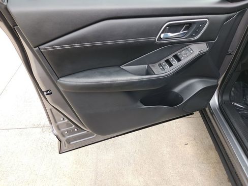Certified 2024 Nissan Rogue Platinum FWD image 30