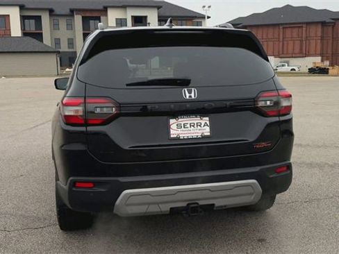 Used 2025 Honda Pilot TrailSport image 7