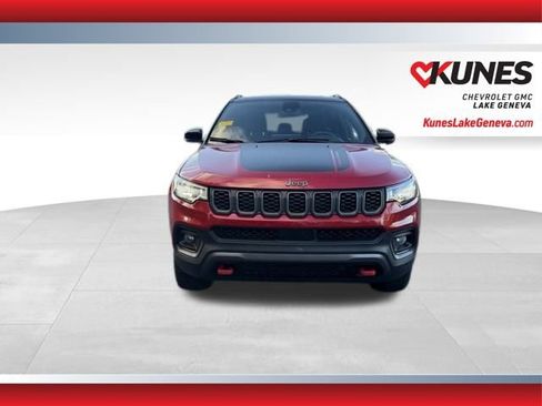 Used 2025 Jeep Compass Trailhawk image 13