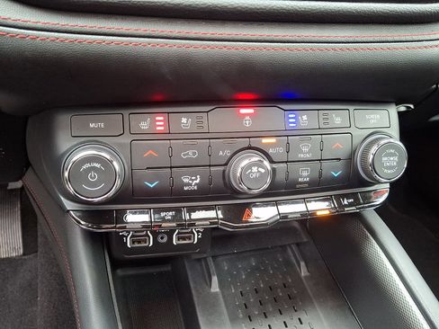 Certified 2025 Dodge Durango GT AWD/4WD image 18