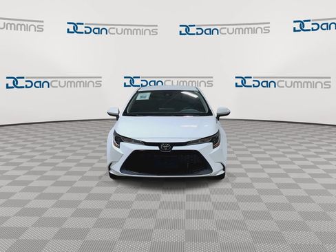 Used 2022 Toyota Corolla LE FWD image 3