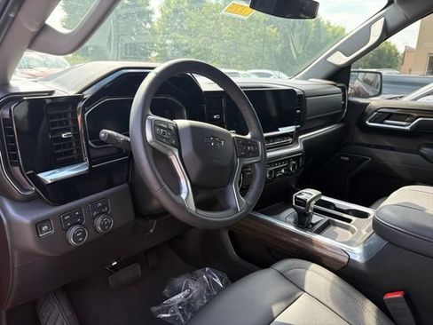 Used 2025 Chevrolet Silverado 1500 RST w/ Convenience Package II AWD/4WD image 9