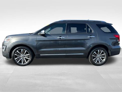 Used 2017 Ford Explorer Platinum image 2