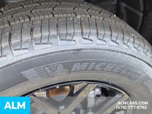 Used 2025 Jeep Grand Cherokee Altitude RWD image 24