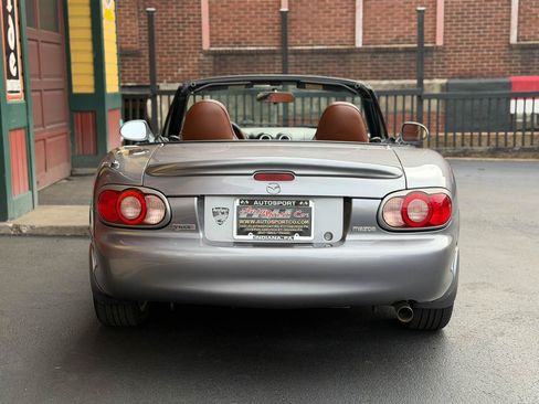 Used 2002 MAZDA MX-5 Miata SE RWD image 12