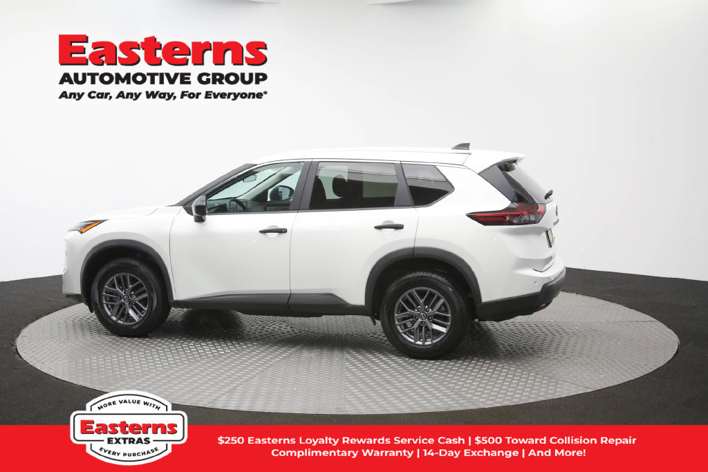Used 2024 Nissan Rogue S AWD/4WD image 8