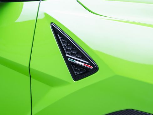 Used 2023 Lamborghini Urus Performante AWD/4WD image 32