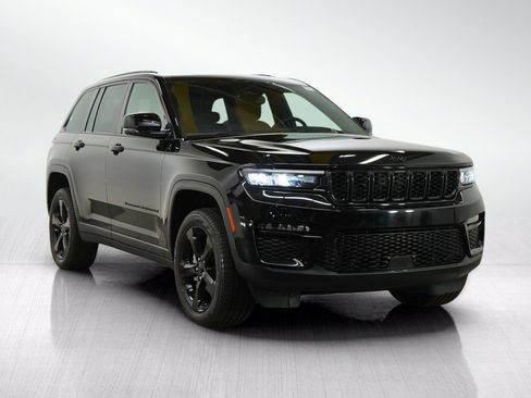 Used 2024 Jeep Grand Cherokee Limited w/ Black Appearance Package AWD/4WD image 7