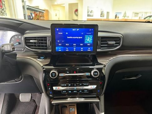 Used 2023 Ford Explorer Limited image 21