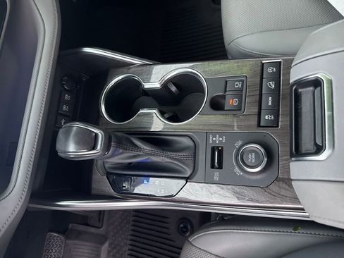 Used 2021 Toyota Highlander Limited image 23
