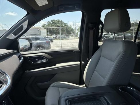 Used 2022 Chevrolet Tahoe Z71 w/ Luxury Package AWD/4WD image 41