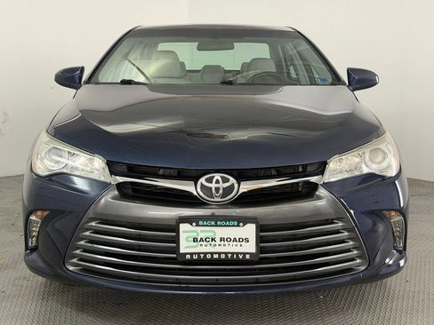 Used 2017 Toyota Camry SE FWD image 2