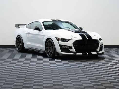 Used 2020 Ford Mustang Shelby GT500 w/ Carbon Fiber Track Pack RWD image 5