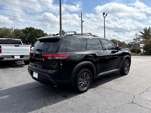 Used 2025 Nissan Pathfinder SV w/ SV Premium Package image 29