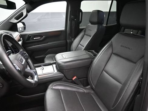 Used 2025 GMC Yukon Denali AWD/4WD image 12
