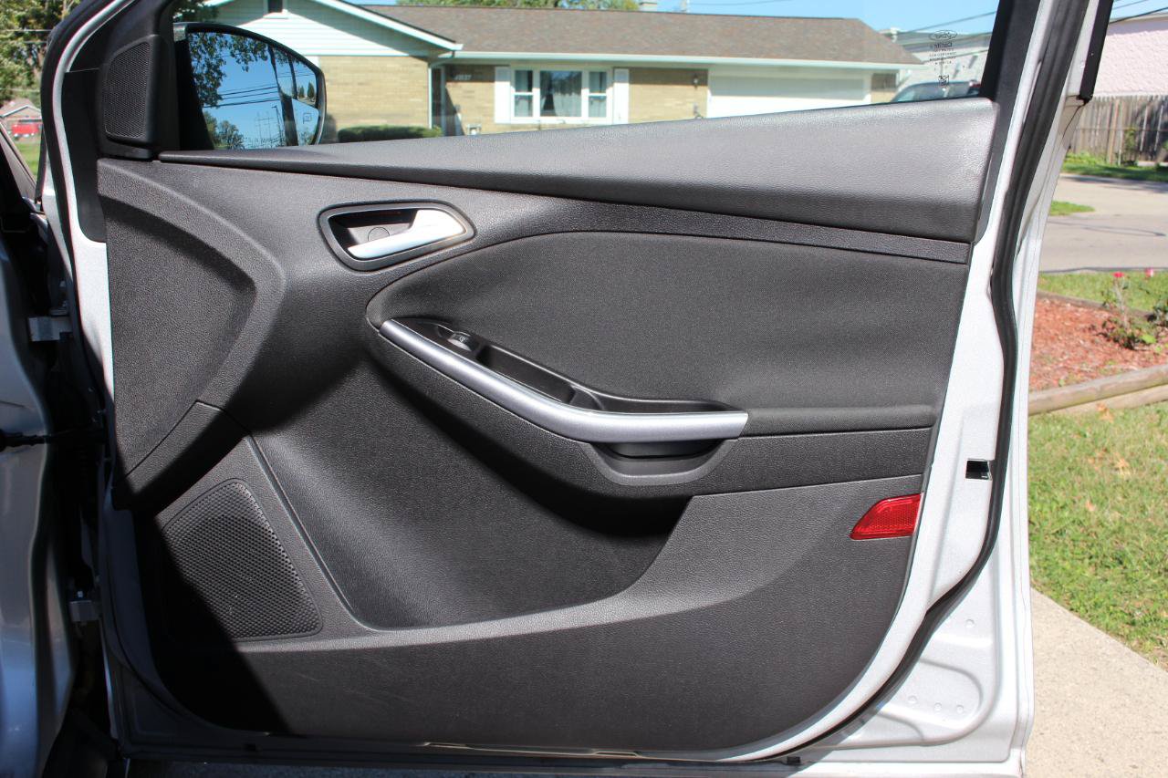 Used 2014 Ford Focus Titanium FWD image 40