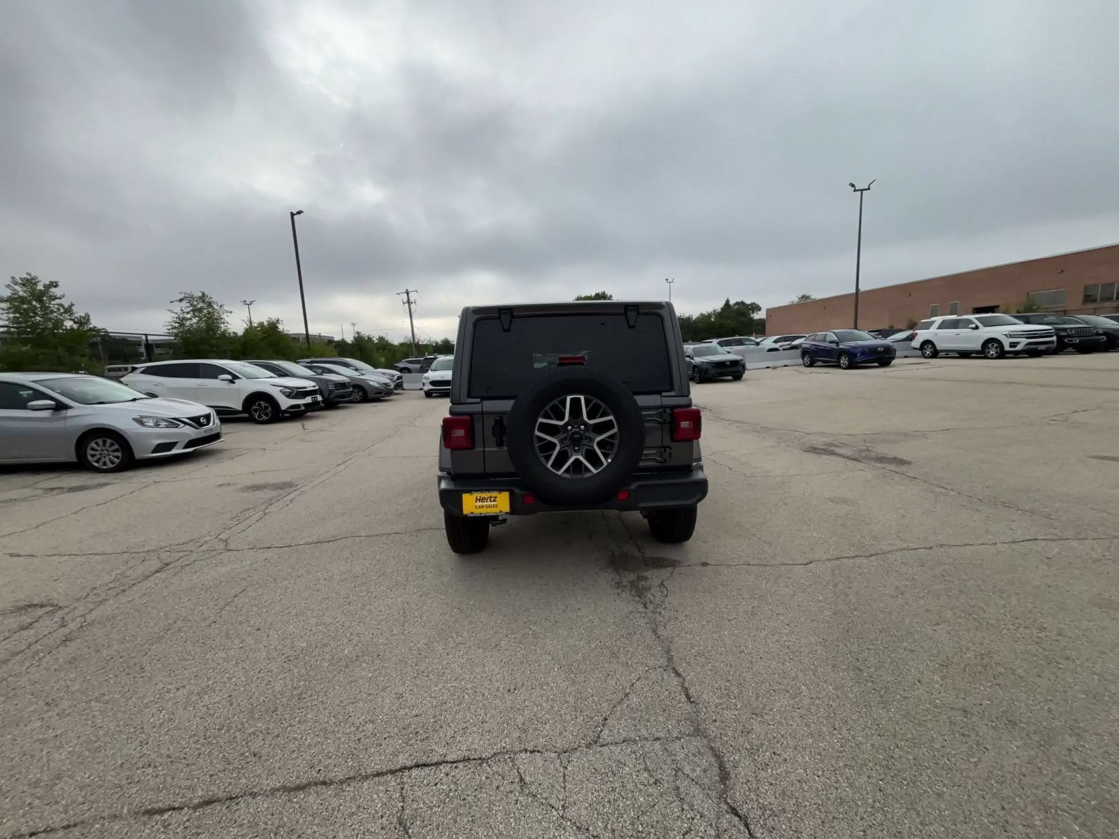 Used 2025 Jeep Wrangler Unlimited Sahara AWD/4WD image 12