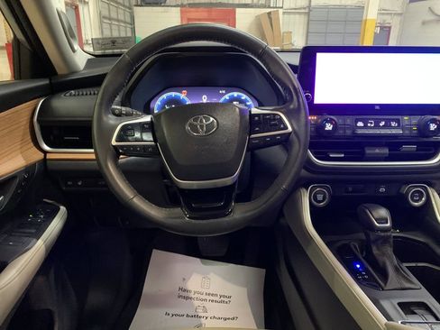 Used 2024 Toyota Grand Highlander Limited image 16