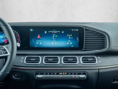 New 2026 Mercedes-Benz GLS 450 4MATIC image 23