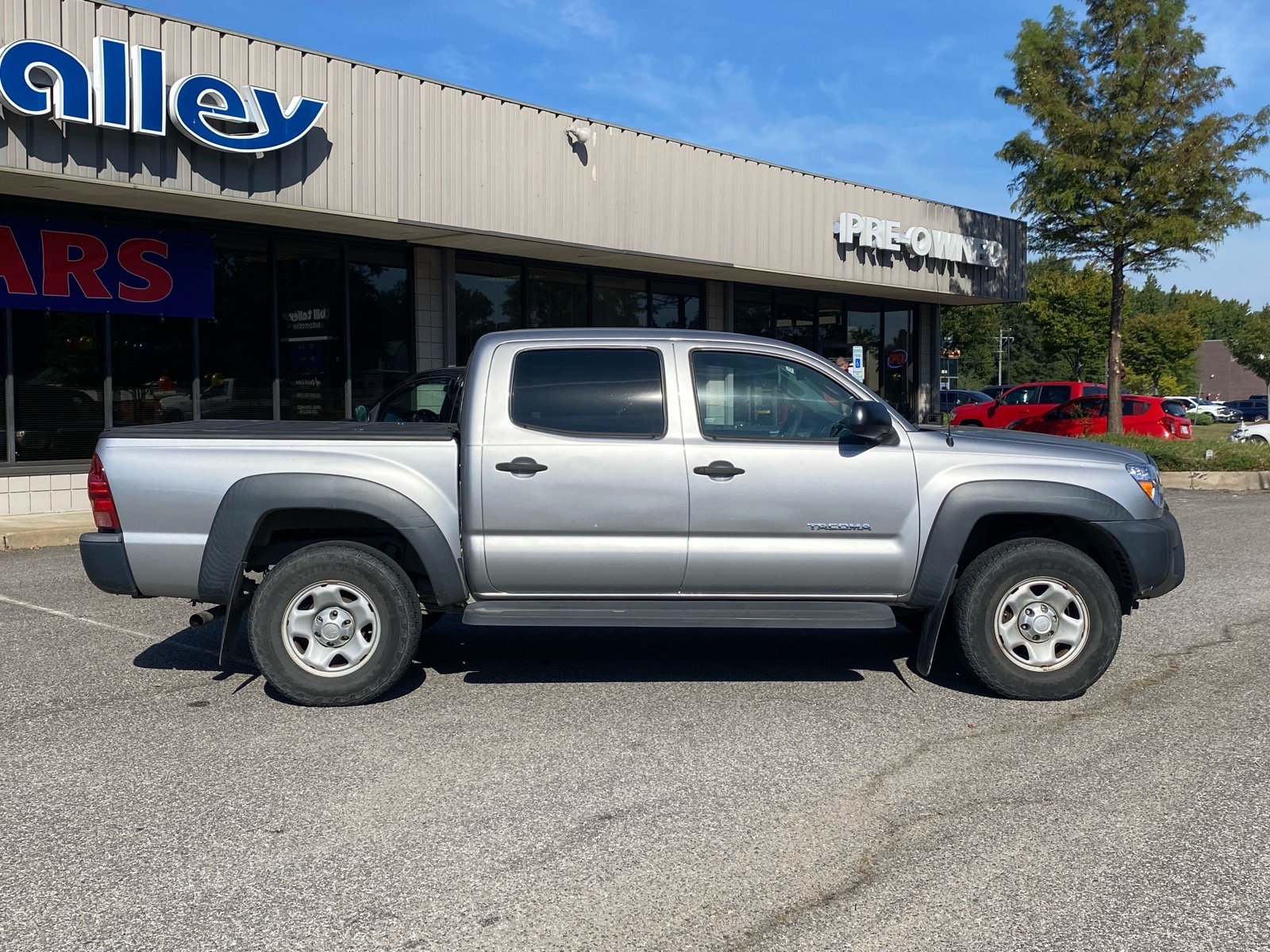 Used 2015 Toyota Tacoma PreRunner w/ Convenience Package RWD image 3