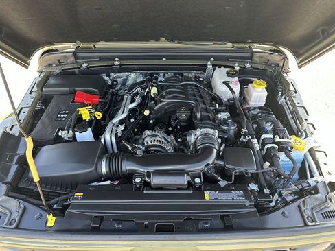 Used 2025 Jeep Gladiator Sport AWD/4WD image 33