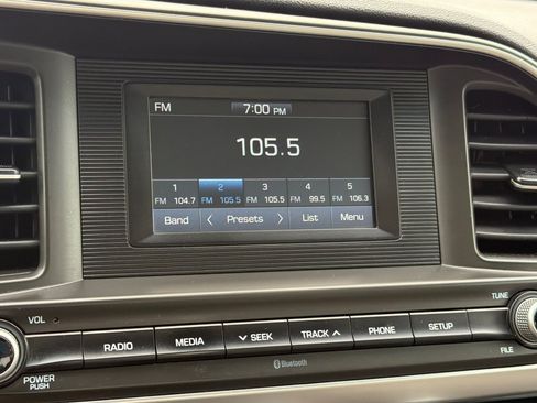 Used 2020 Hyundai Elantra SE FWD image 14