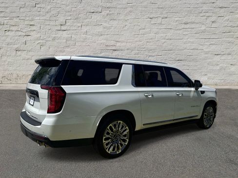 Used 2023 GMC Yukon XL Denali Ultimate AWD/4WD image 5