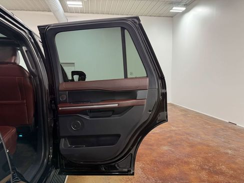 Used 2023 Ford Expedition Limited image 65